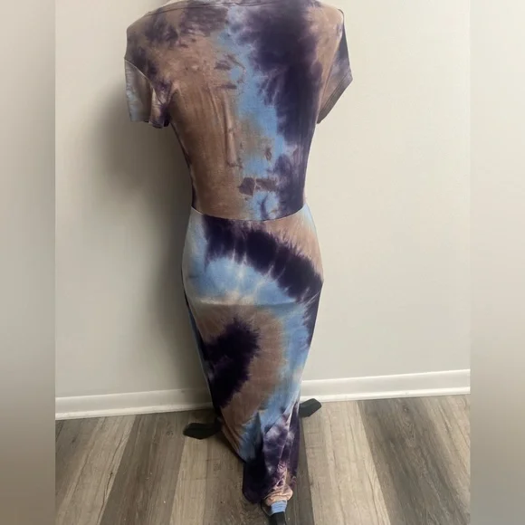 Asymmetrical Twisted Waist Tie Dye Dress! - Picture 10 of 14